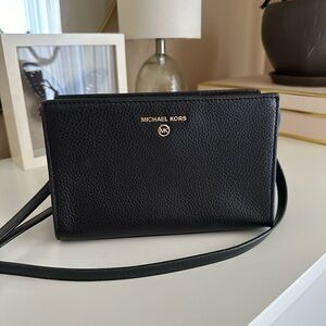 Michael Kors Sheila Crossbody Bag